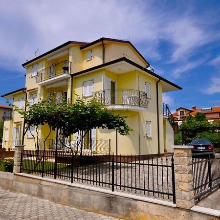 Ferienwohnung Fuer 2 Personen 30 M2 In Novigrad, Istrien Karpinjan Buitenkant foto